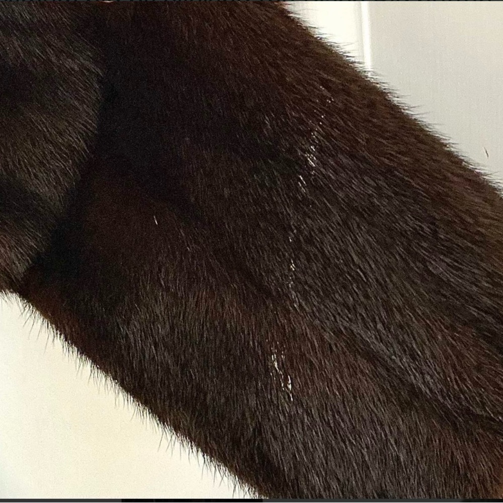 Luxurious Dark Brown Mink Coat - Picture 7 of 9